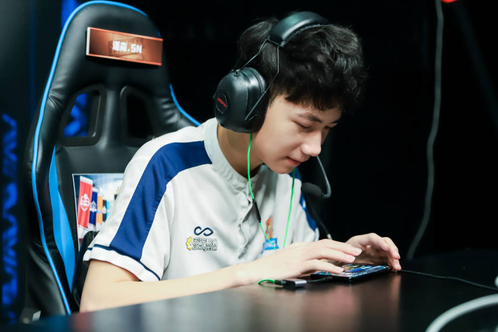 包含C9翻盘PSG，BDD操刀奇招英雄翻盘宿敌对决淘汰赛，成为赛场最大亮点的词条