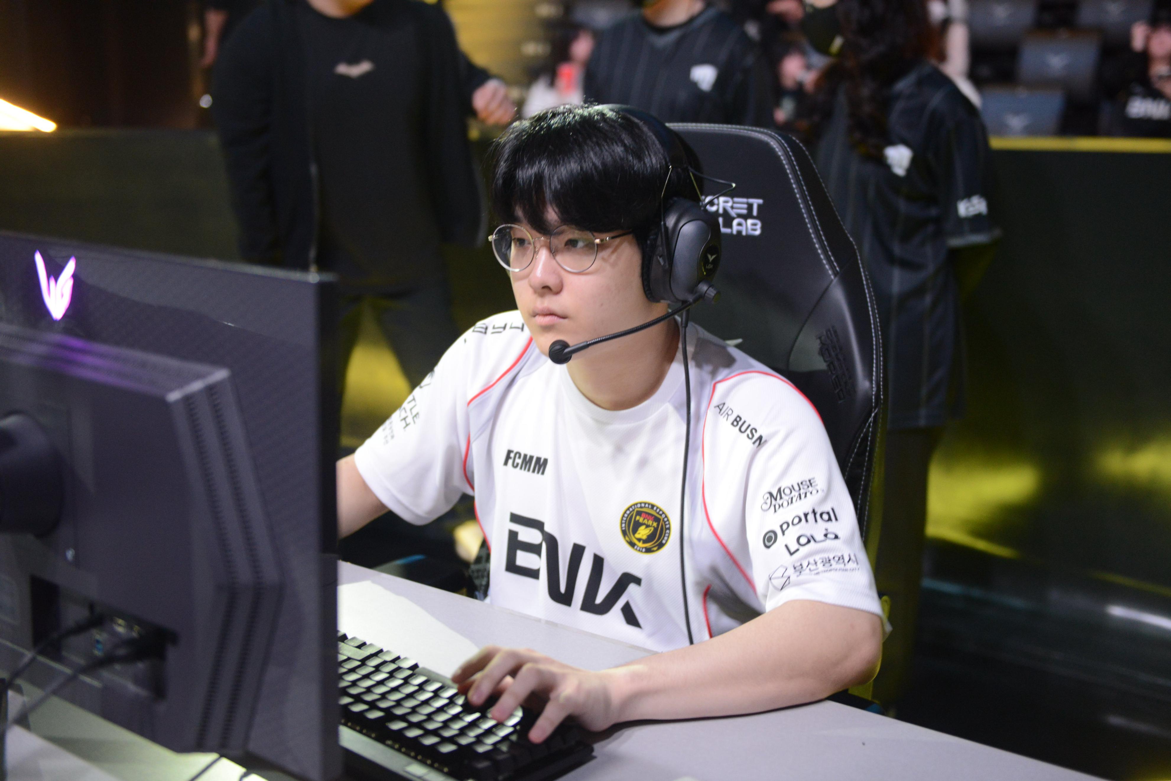 关于DK碾压FPX，Canyon线上压制力十足顶尖较量淘汰赛，点燃全场激情的信息