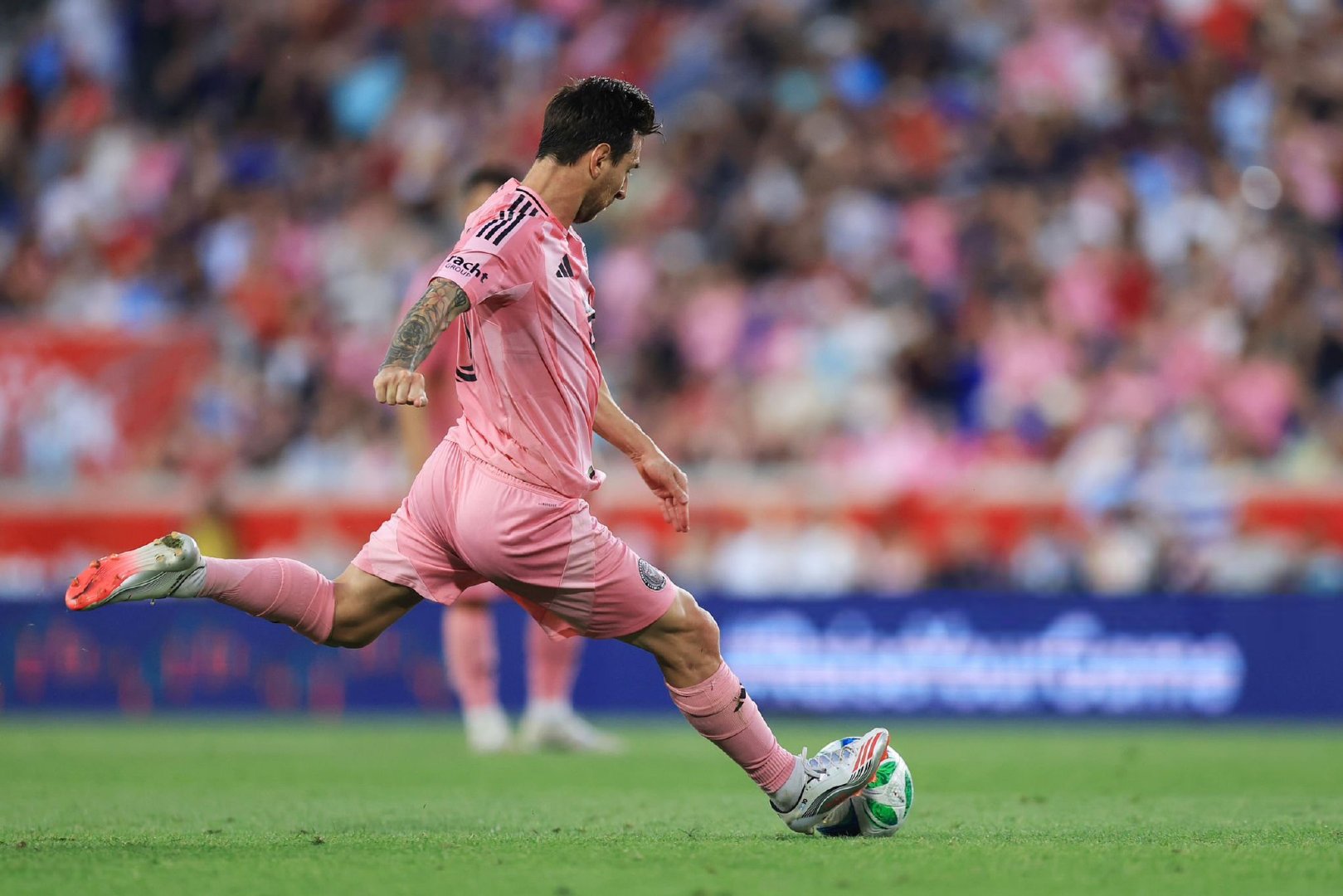 马赛逆转英格兰，苏亚雷斯制霸全场