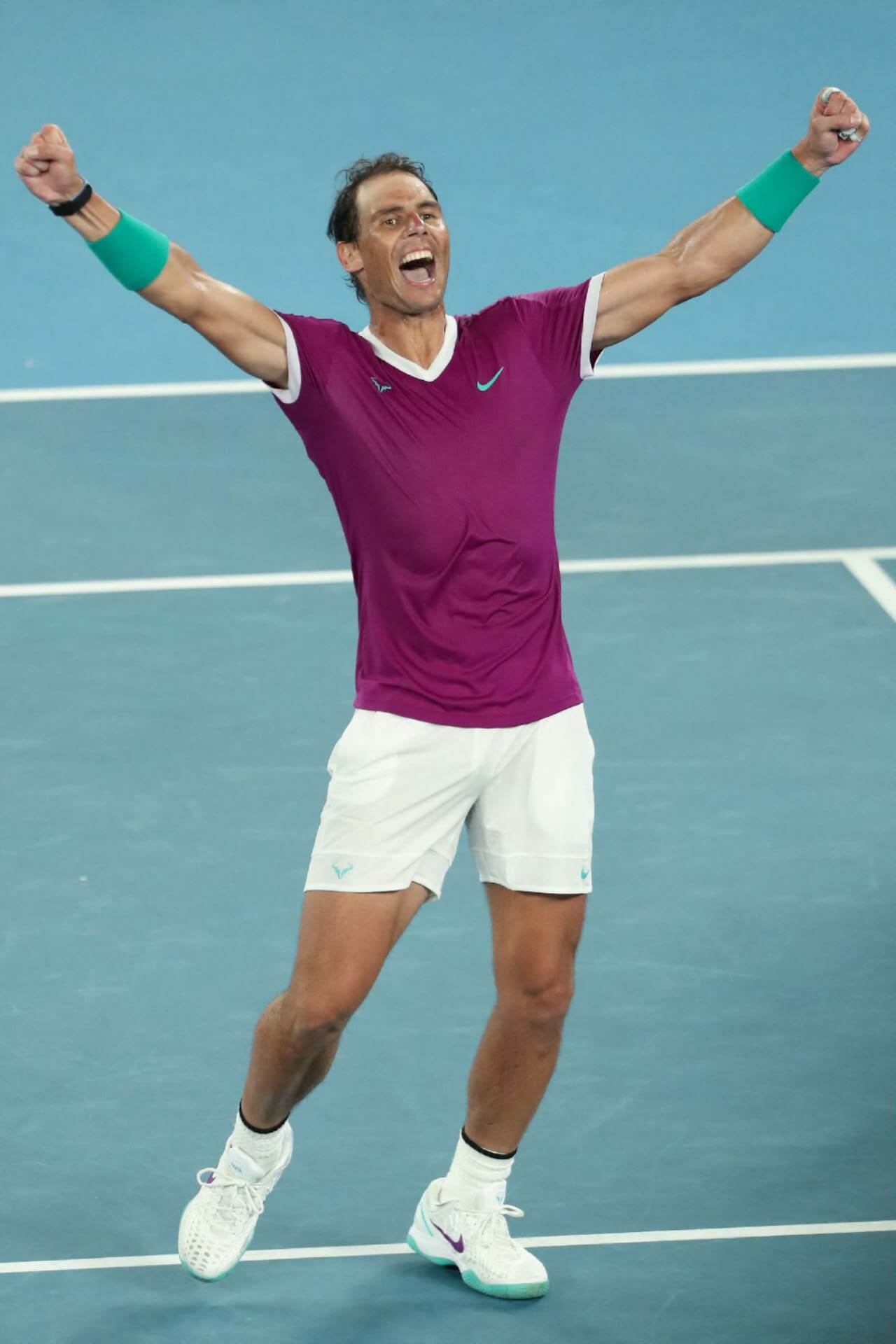 包含英国网球队鏖战日本网球队，纳达尔关键制胜的词条