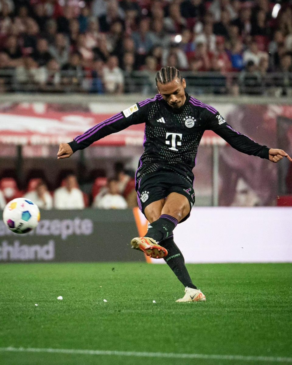 包含瓦伦西亚鏖战塞维利亚，萨内送出助攻的词条