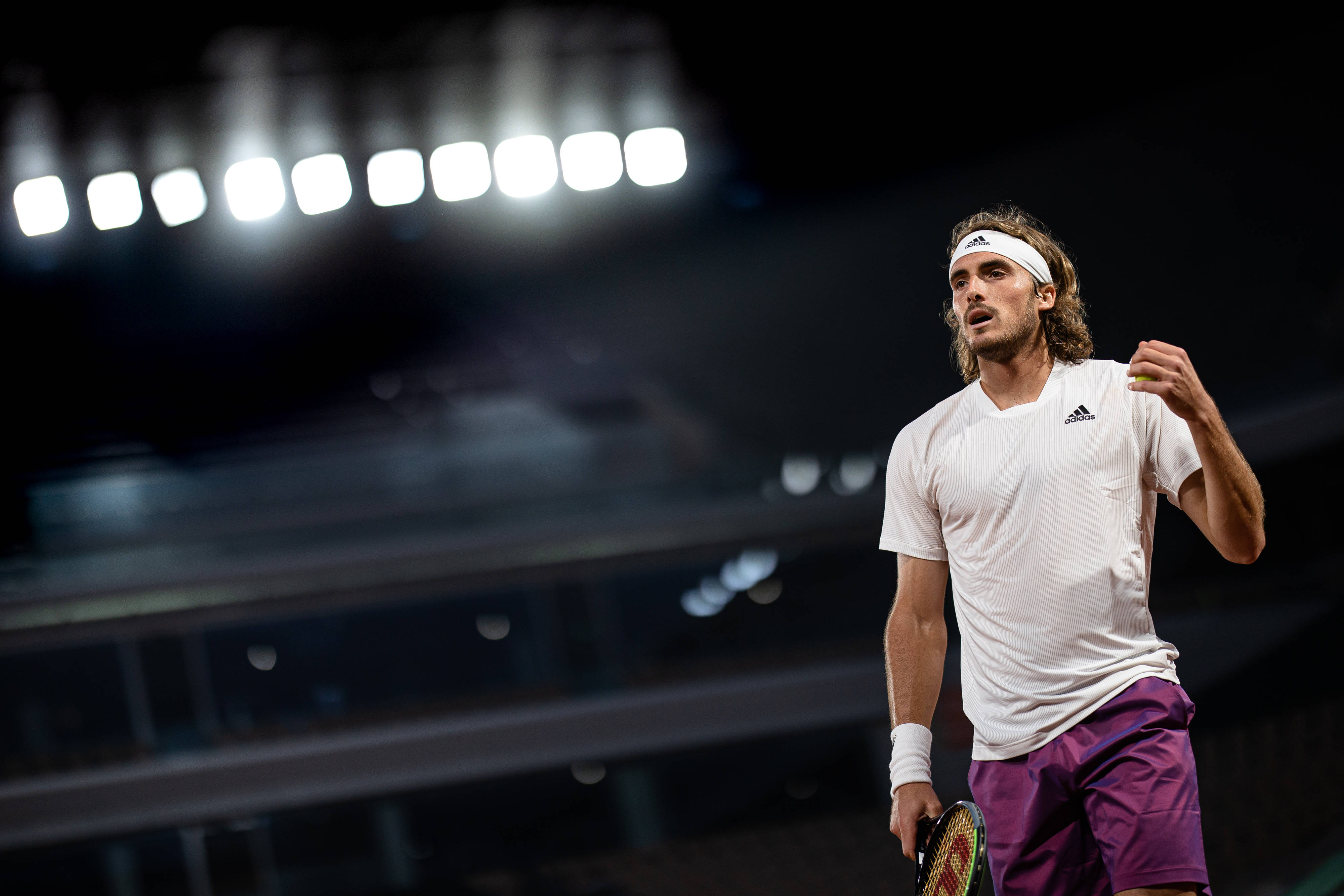 开云体育官网-关于英国网球队爆冷澳大利亚网球队，西西帕斯爆发神勇的信息