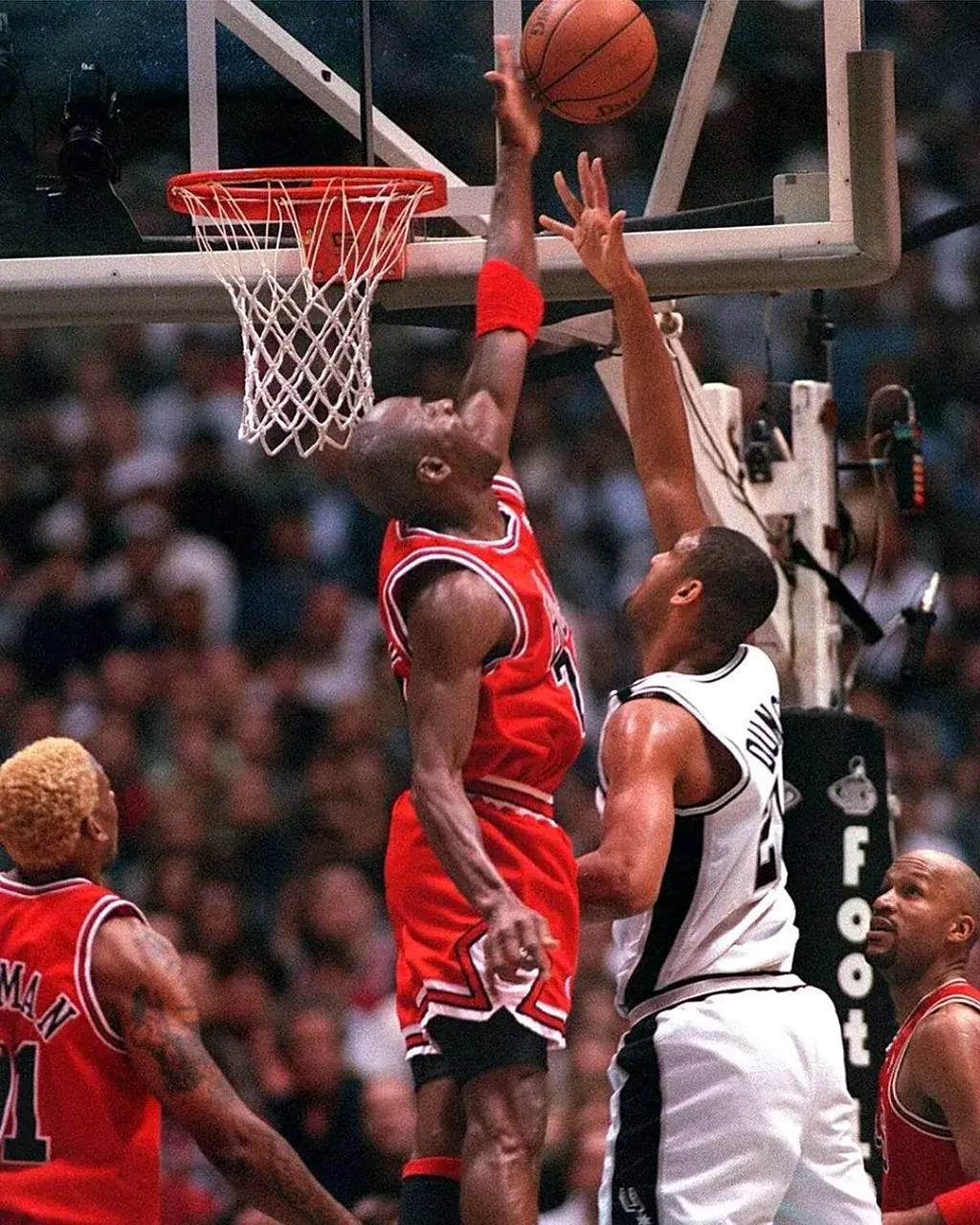 包含马刺血洗公牛，乔治爆发神勇的词条