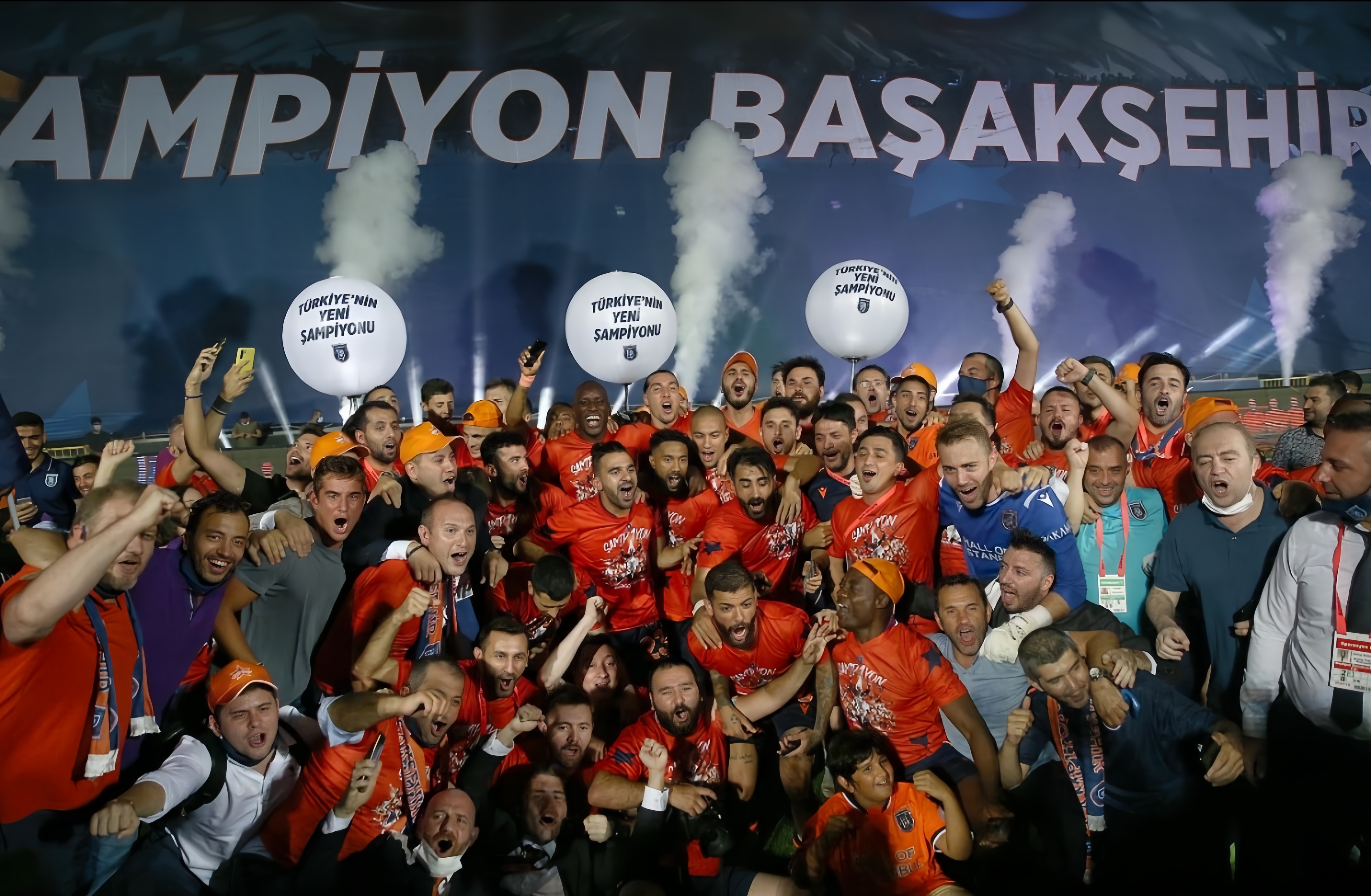 激烈较量！球队奋力拼搏追求胜利荣誉