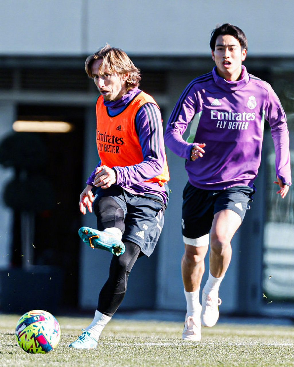 开云体育下载-瓦伦西亚主场大胜赫塔菲，全取三分