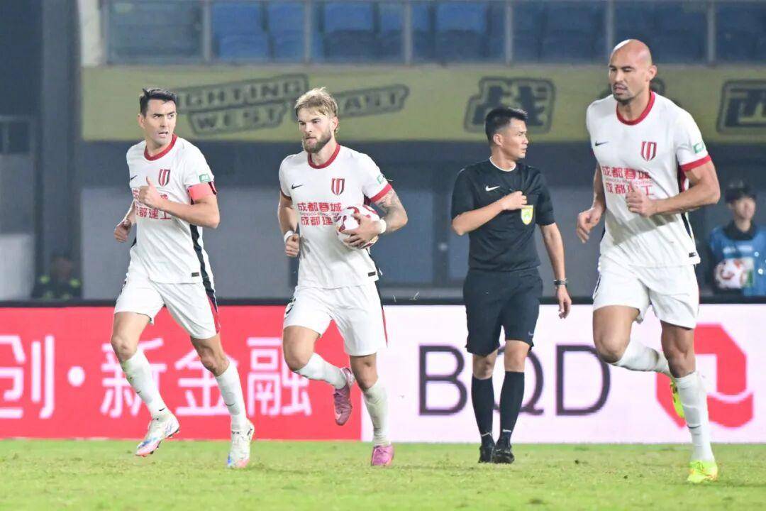 富勒姆锋线爆发，主场三球大捷力克保级对手的简单介绍