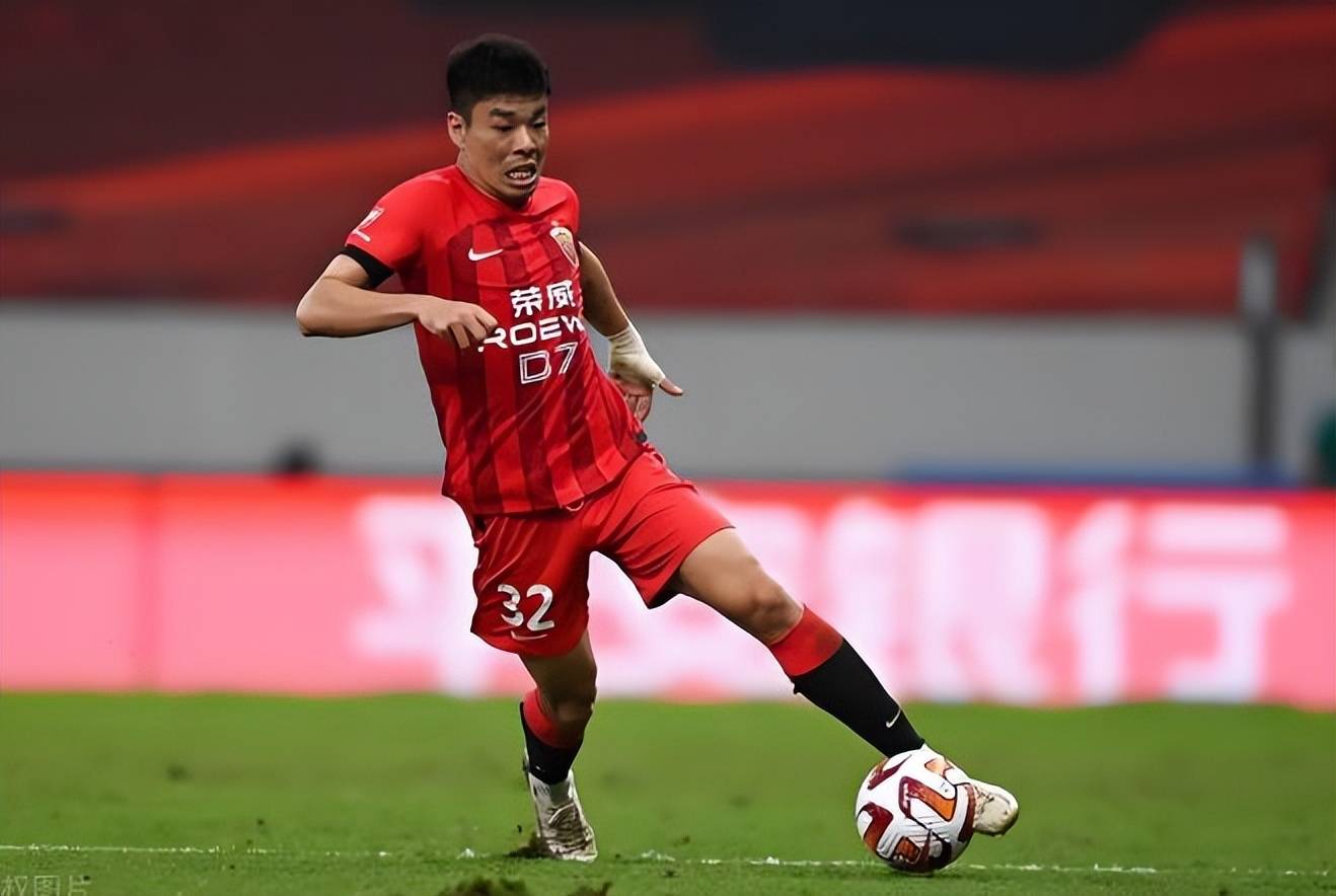 开云体育平台APP-包含上港球员积极奋斗，在赛场上追求胜利的词条