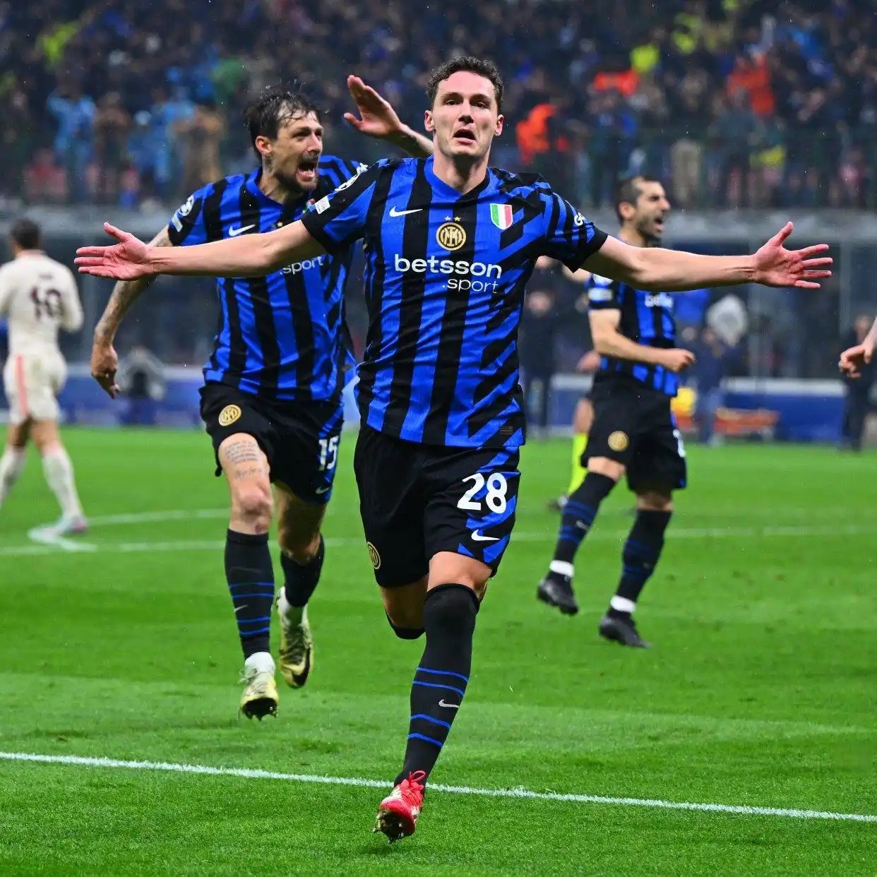 开云体育在线-黑马球队在欧国联赛中逐渐崭露头角