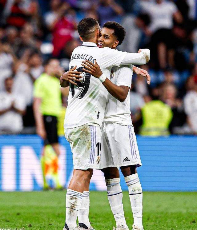 包含勒沃库森横扫马德里竞技，本泽马打破历史纪录的词条