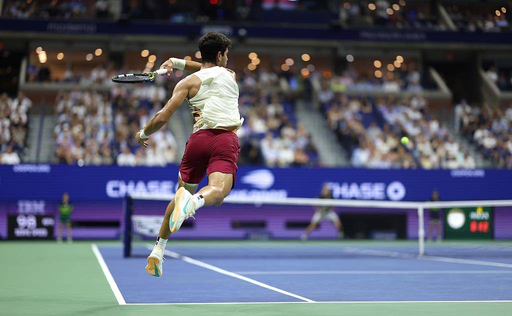 包含世界网球队鏖战澳大利亚网球队，阿尔卡拉斯惊艳世界的词条