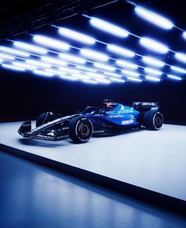 开云体育入口-包含梅赛德斯鏖战索伯车队，拉塞尔惊艳四座的词条